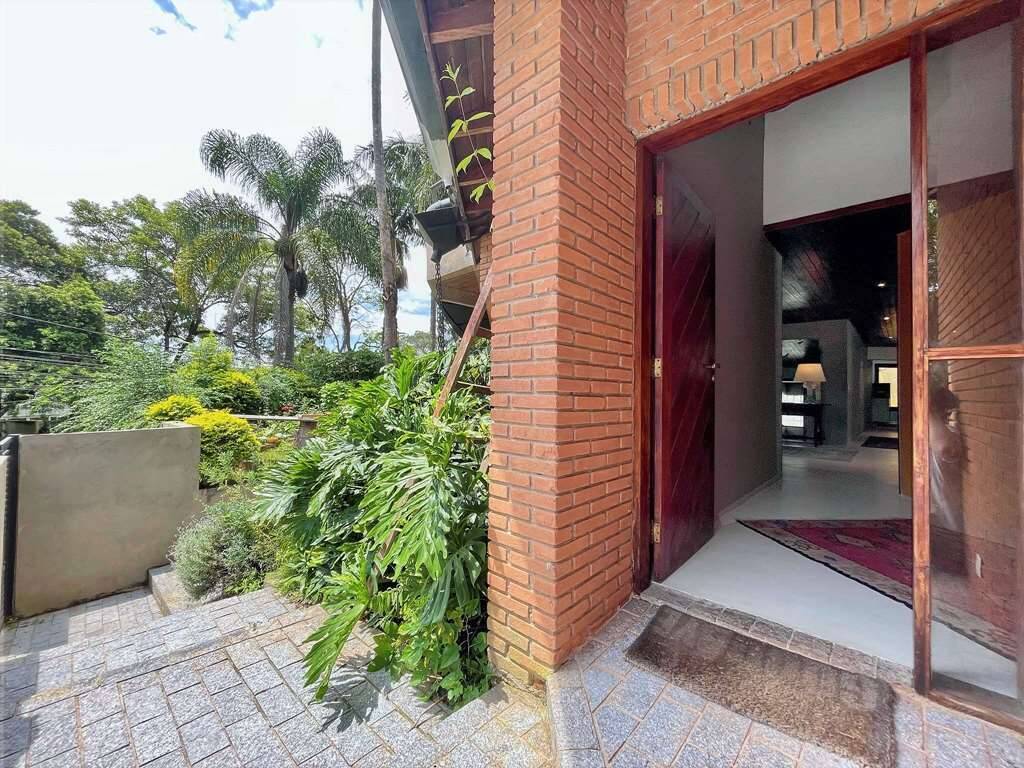 Casa à venda com 5 quartos, 1500m² - Foto 2