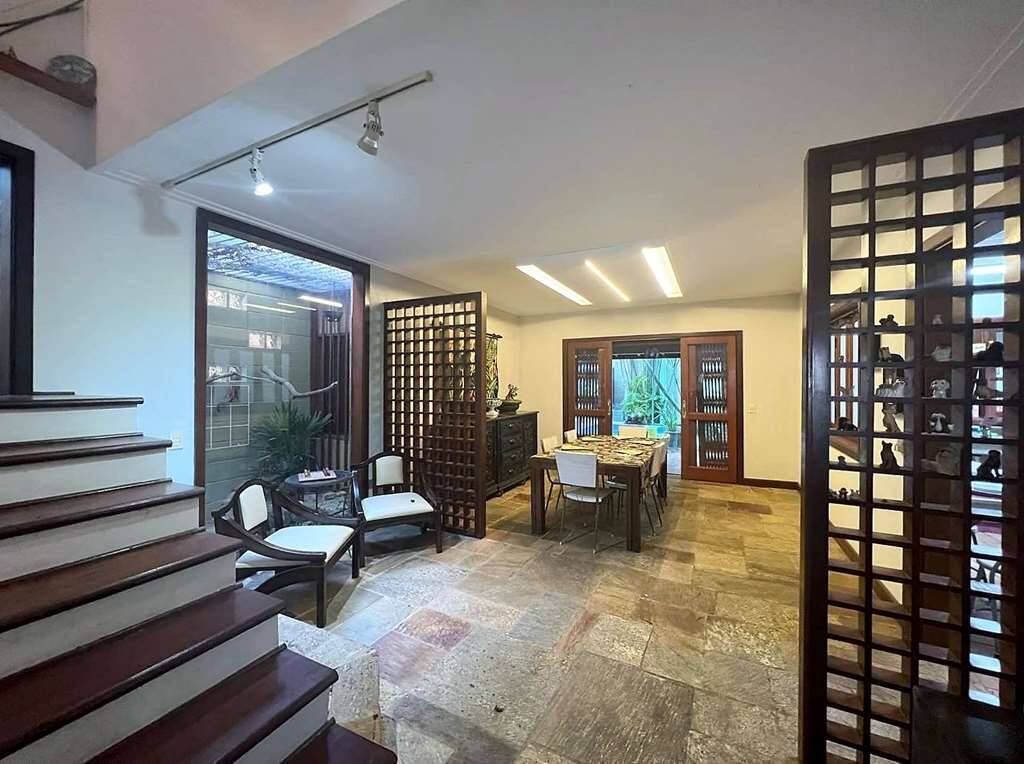 Casa à venda com 3 quartos, 300m² - Foto 8