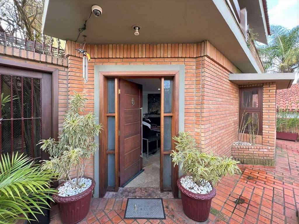 Casa à venda com 3 quartos, 300m² - Foto 2