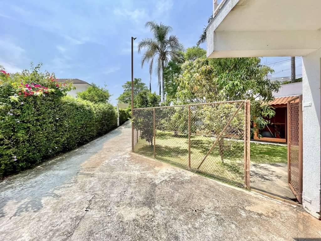 Casa à venda e aluguel com 6 quartos, 1200m² - Foto 37