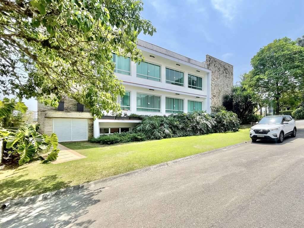 Casa à venda e aluguel com 6 quartos, 1200m² - Foto 3