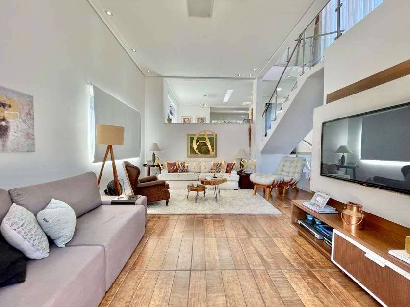 Casa à venda com 3 quartos, 301m² - Foto 4